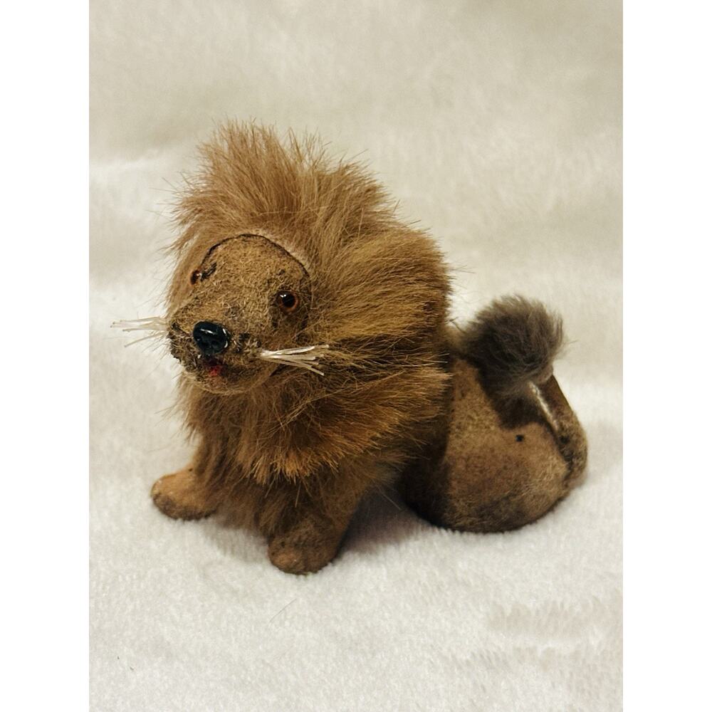 Vintage Wagner Kunstlerschutz Flocked Lion Figure Handwork West Germany